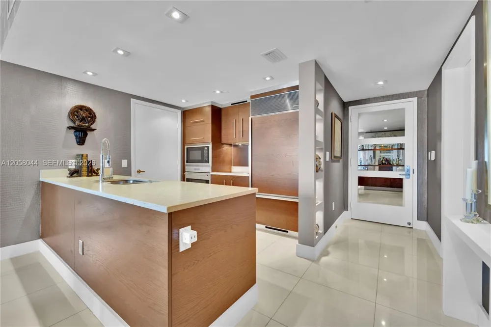 475 Brickell Ave #5013 Miami, FL 33131