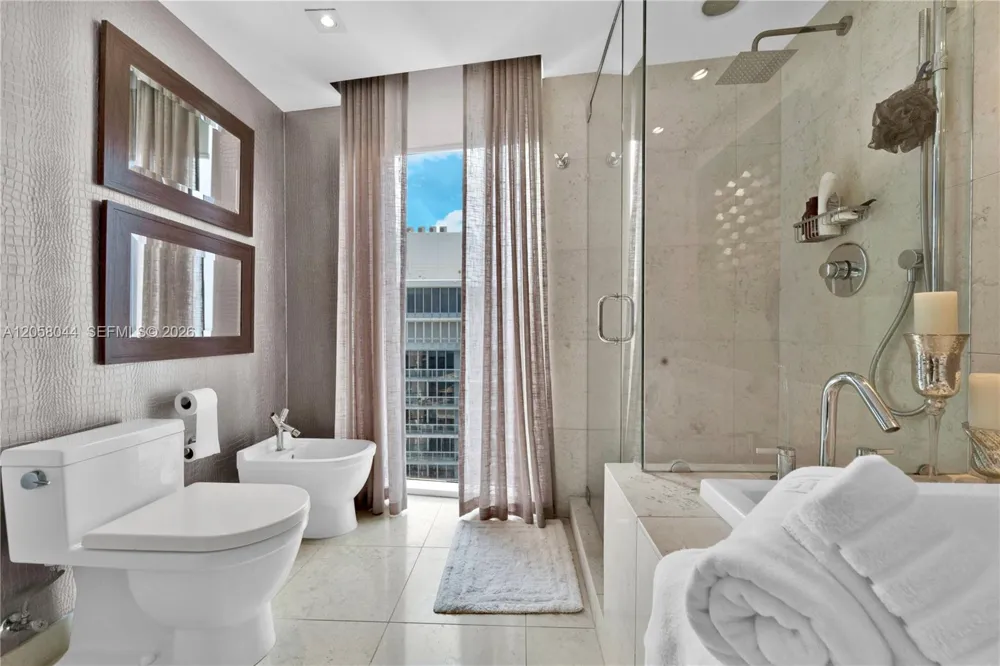 475 Brickell Ave #5013 Miami, FL 33131