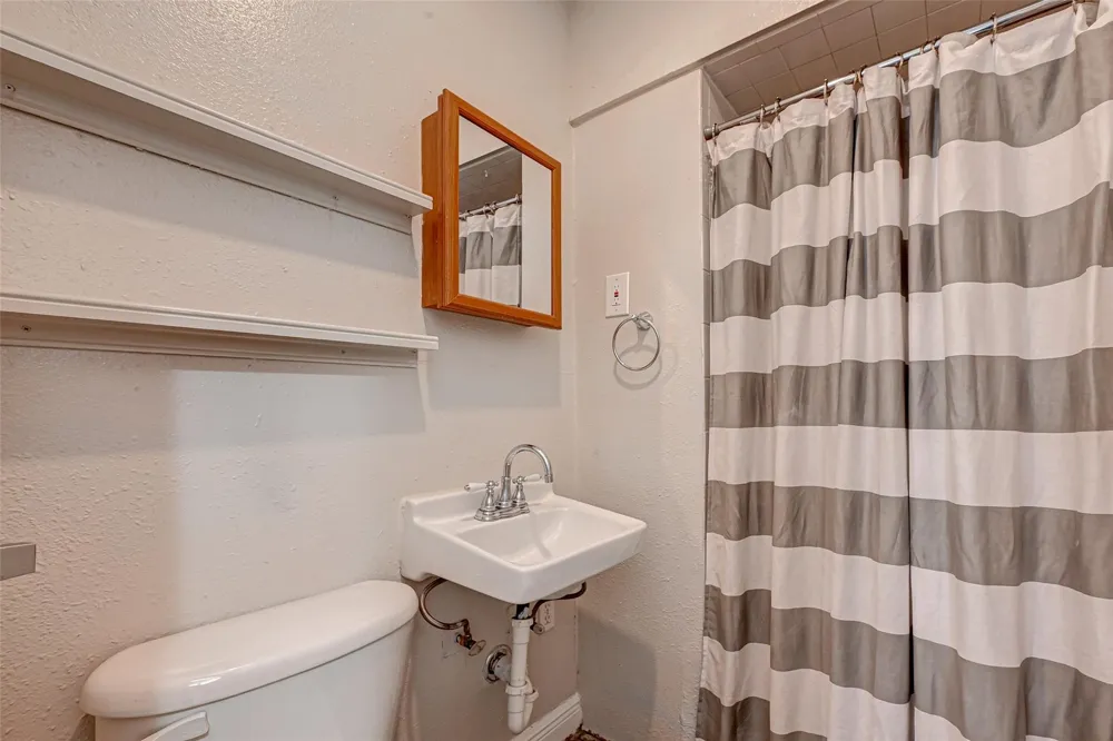 817 Eleanor Street Houston, TX 77009