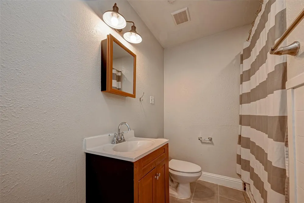 817 Eleanor Street Houston, TX 77009