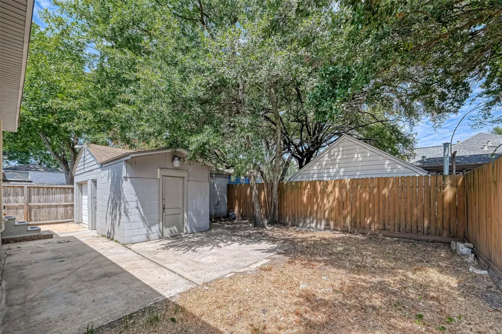 817 Eleanor Street Houston, TX 77009