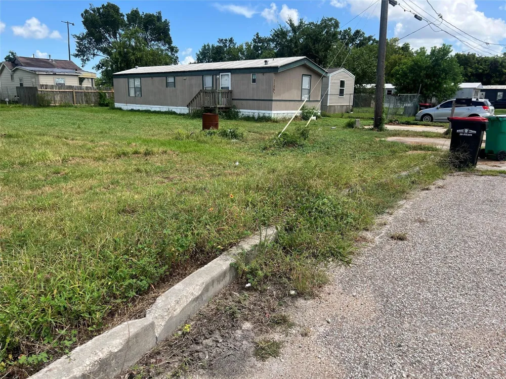 Pine Street Baytown, TX 77520