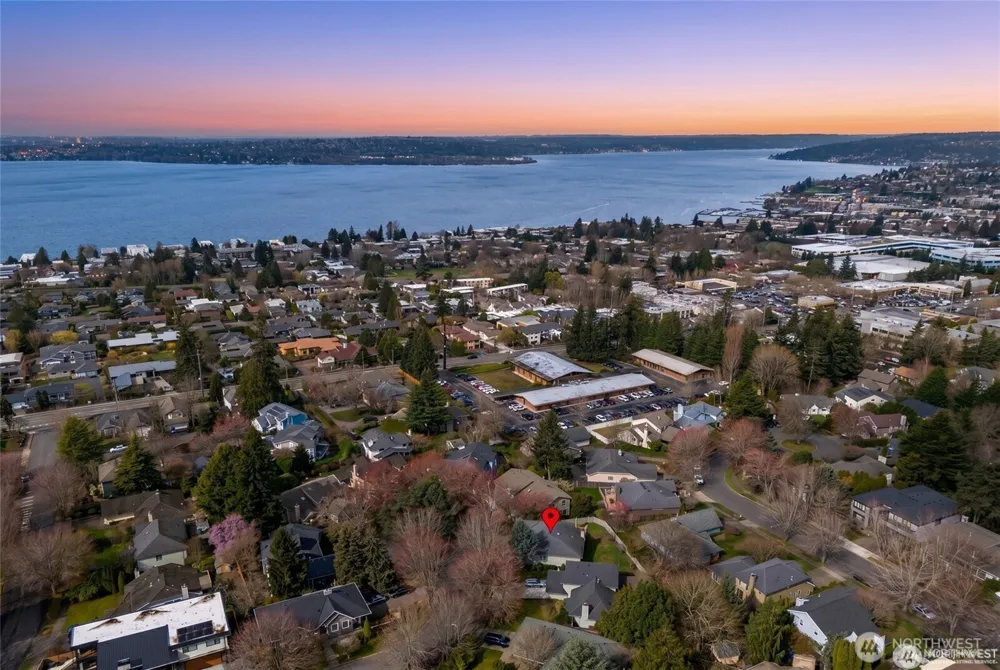 6304 110th Avenue NE Kirkland, WA 98033