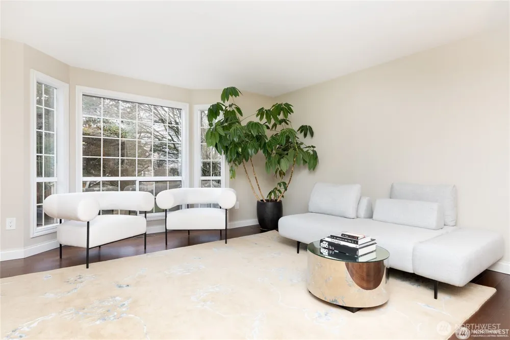 6304 110th Avenue NE Kirkland, WA 98033