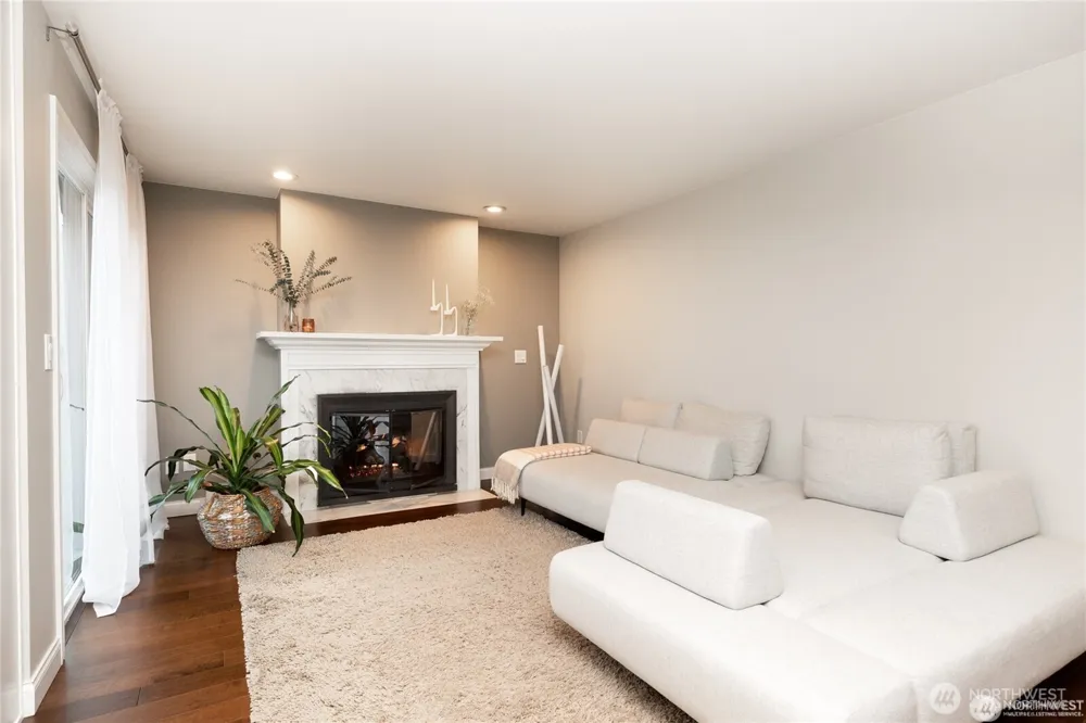 6304 110th Avenue NE Kirkland, WA 98033