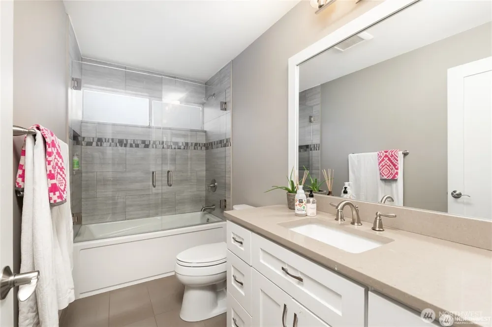 6304 110th Avenue NE Kirkland, WA 98033