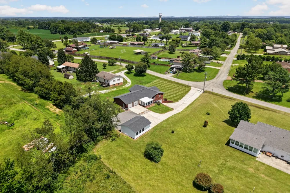 225 Westgate Dr Baxter, TN 38544