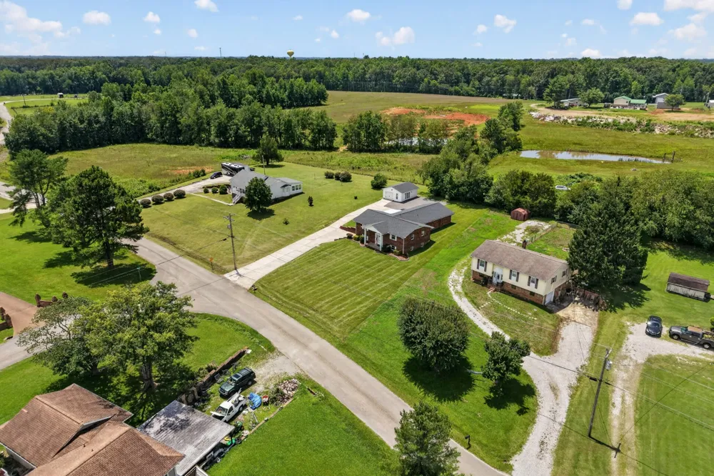 225 Westgate Dr Baxter, TN 38544