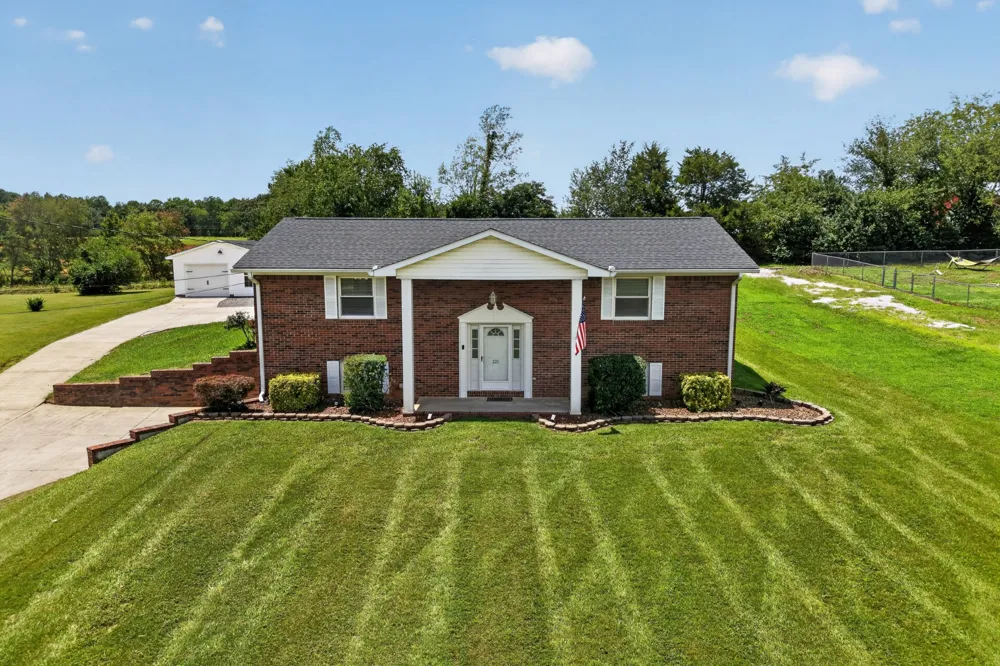 225 Westgate Dr Baxter, TN 38544