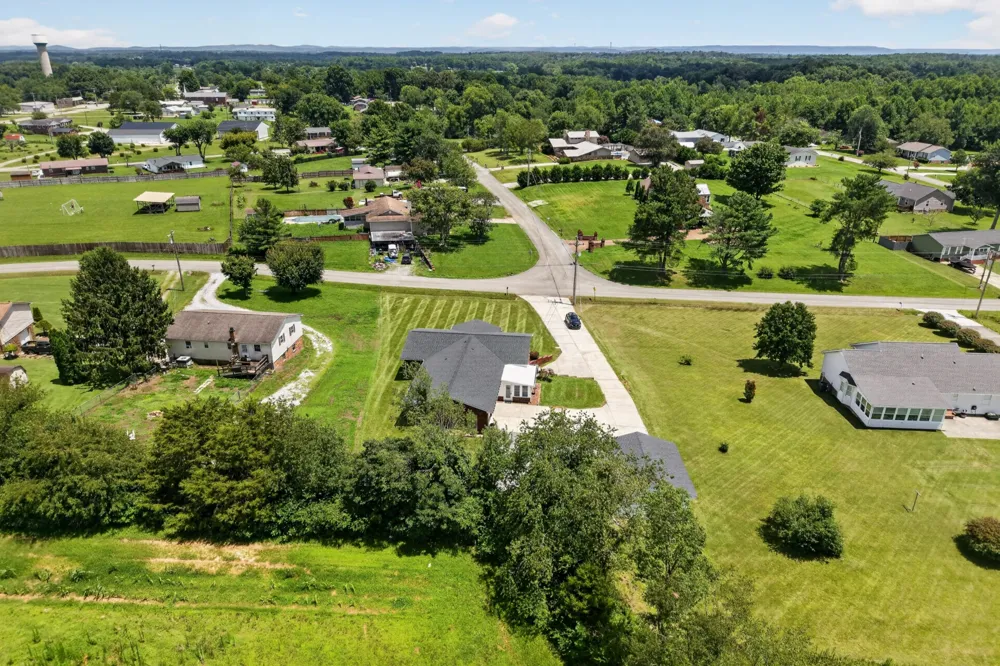 225 Westgate Dr Baxter, TN 38544