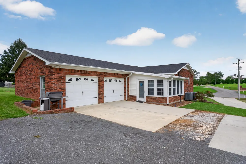 225 Westgate Dr Baxter, TN 38544