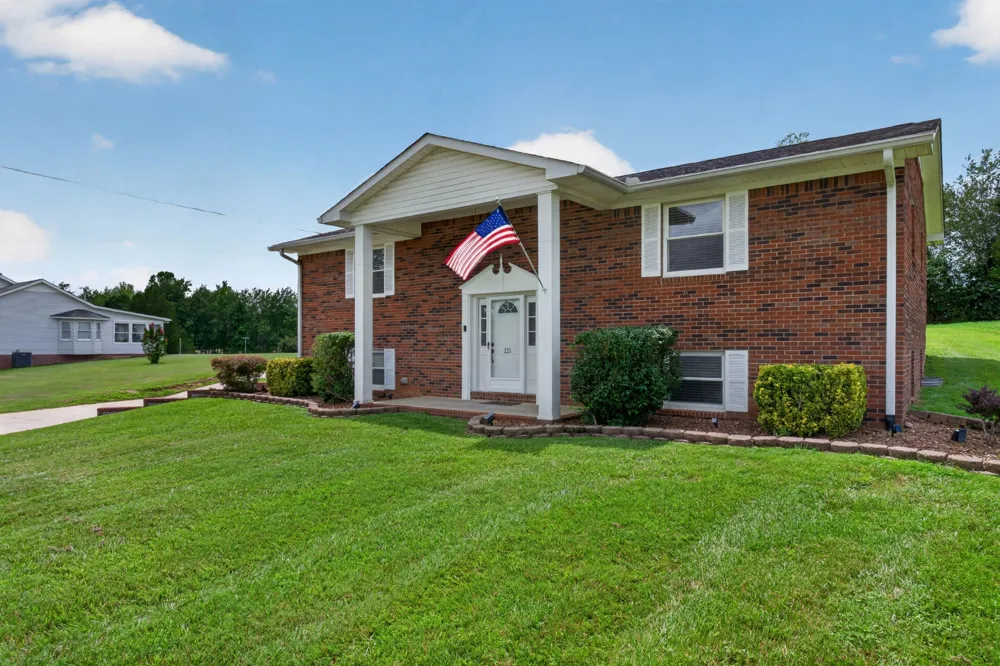 225 Westgate Dr Baxter, TN 38544
