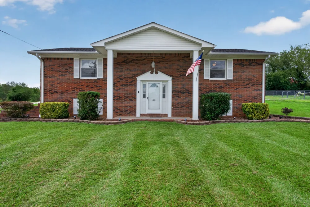 225 Westgate Dr Baxter, TN 38544