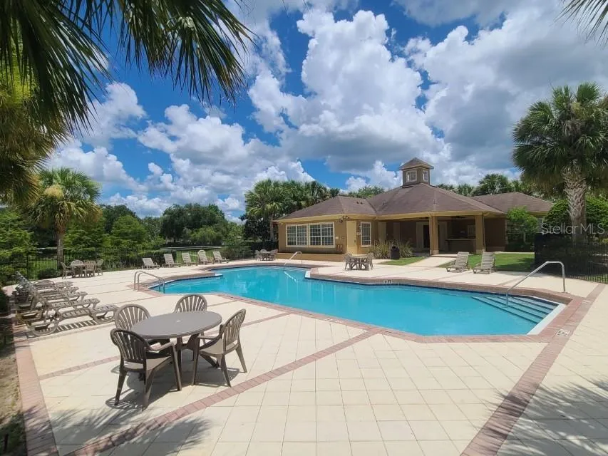 5903 WILLOW RIDGE DRIVE #203 Zephyrhills, FL 33541