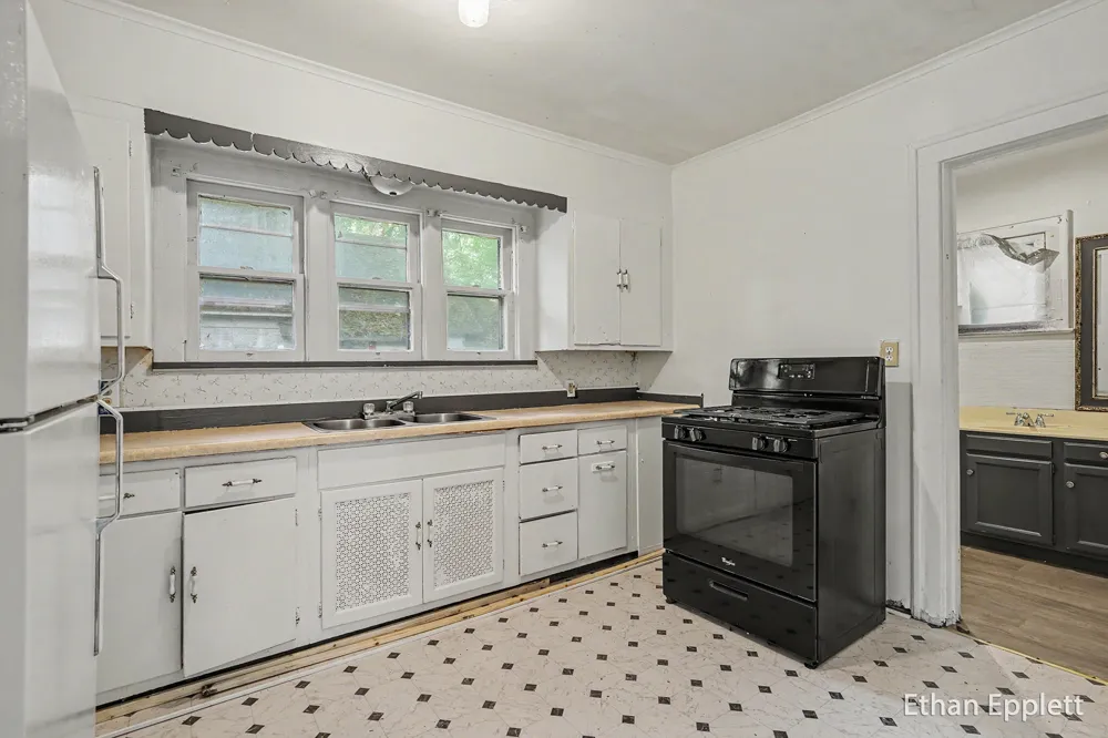 2825 7th Street Muskegon Heights, MI 49444