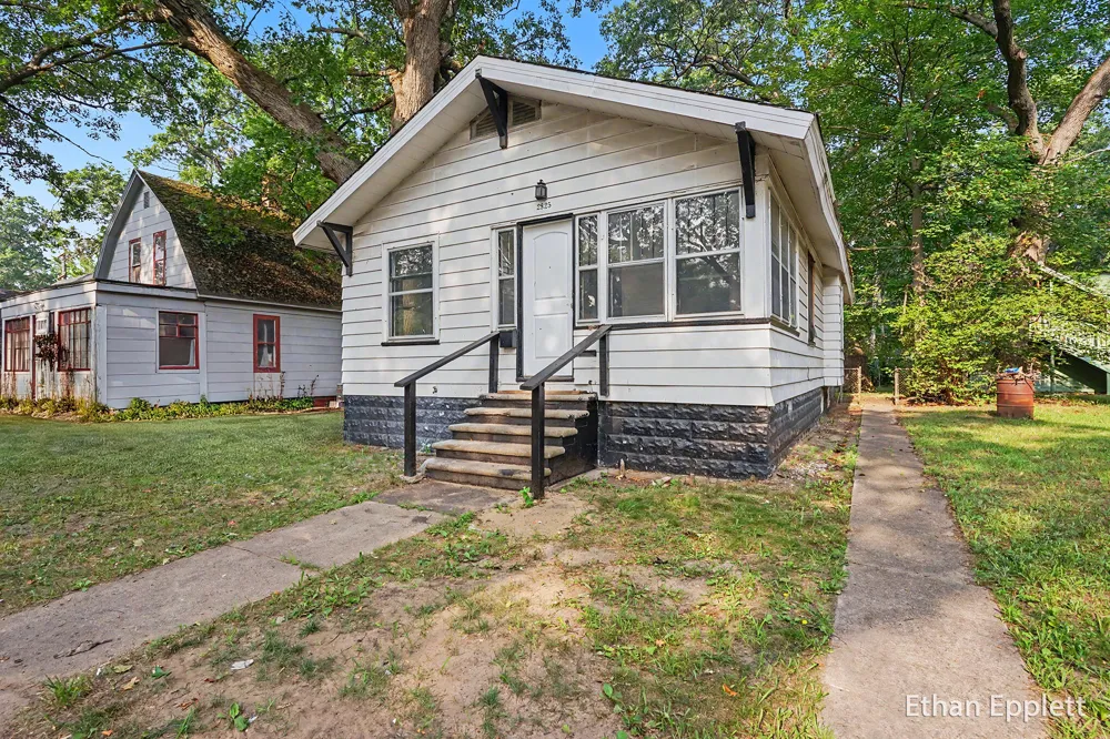 2825 7th Street Muskegon Heights, MI 49444