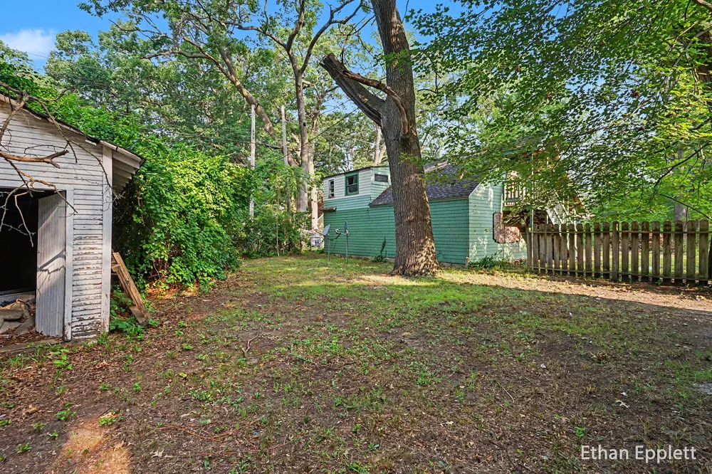 2825 7th Street Muskegon Heights, MI 49444