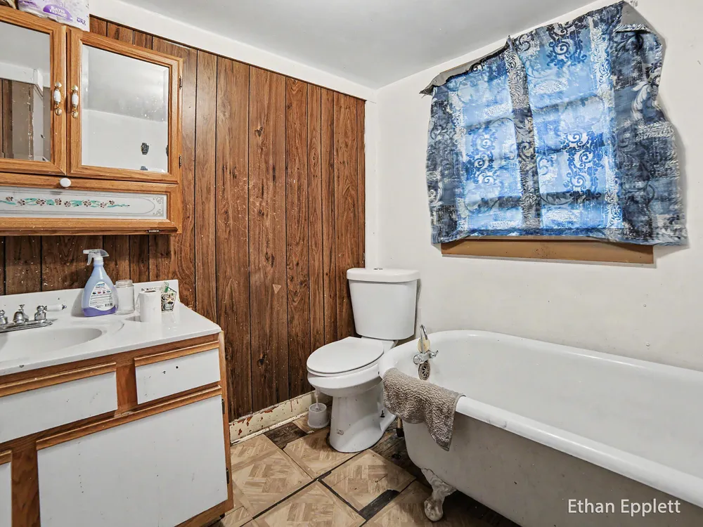 447 W Southern Avenue Muskegon, MI 49441