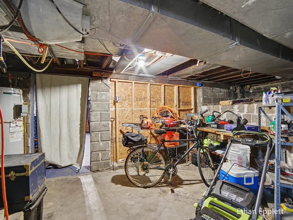 447 W Southern Avenue Muskegon, MI 49441