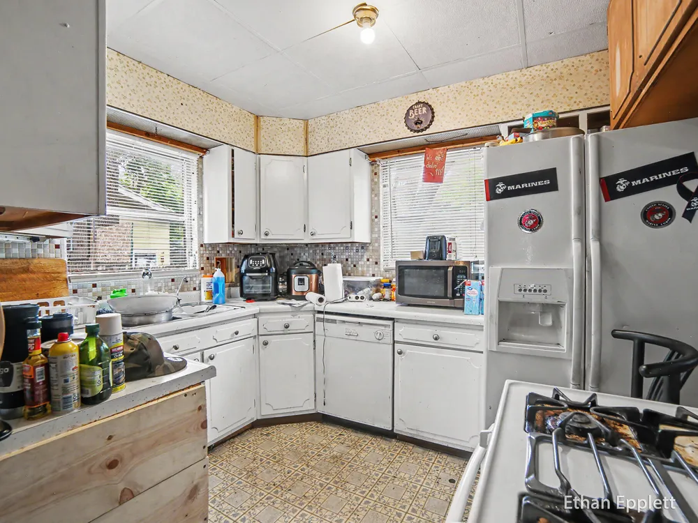 447 W Southern Avenue Muskegon, MI 49441