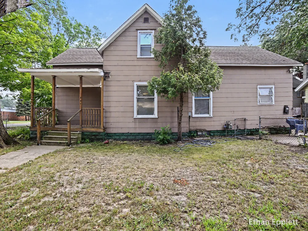 447 W Southern Avenue Muskegon, MI 49441