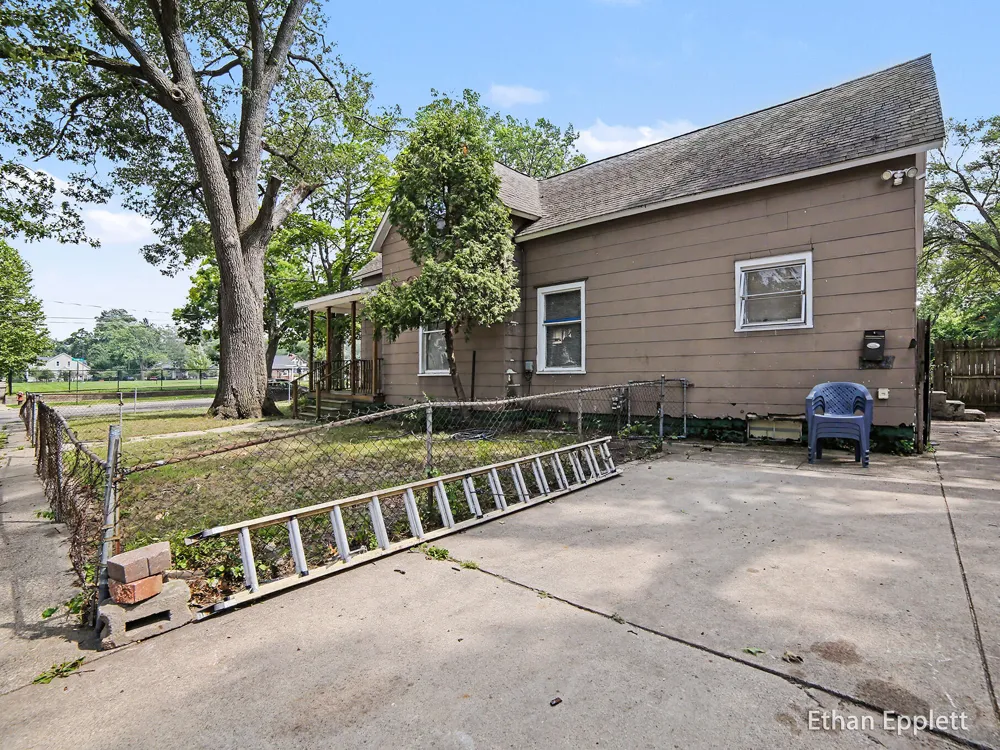 447 W Southern Avenue Muskegon, MI 49441
