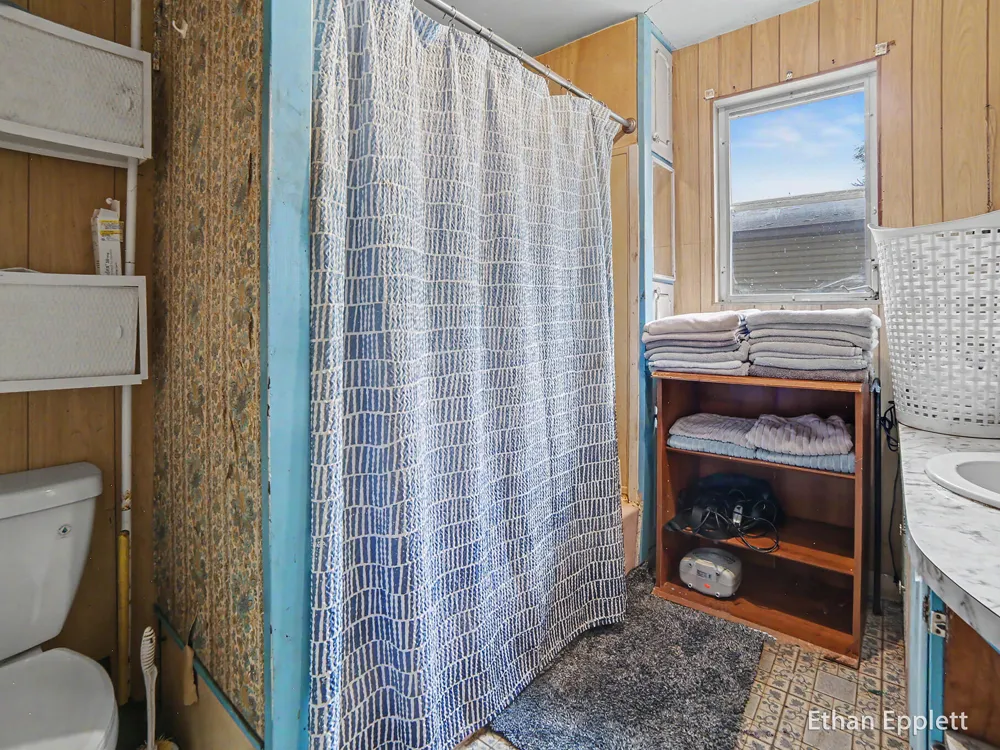 447 W Southern Avenue Muskegon, MI 49441