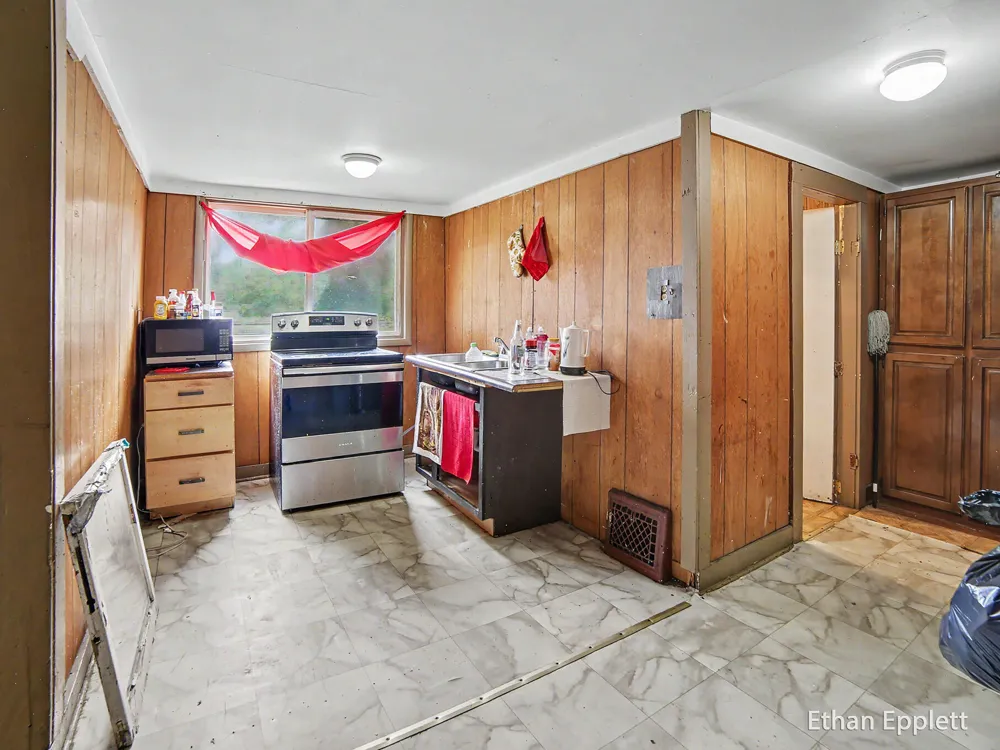 447 W Southern Avenue Muskegon, MI 49441