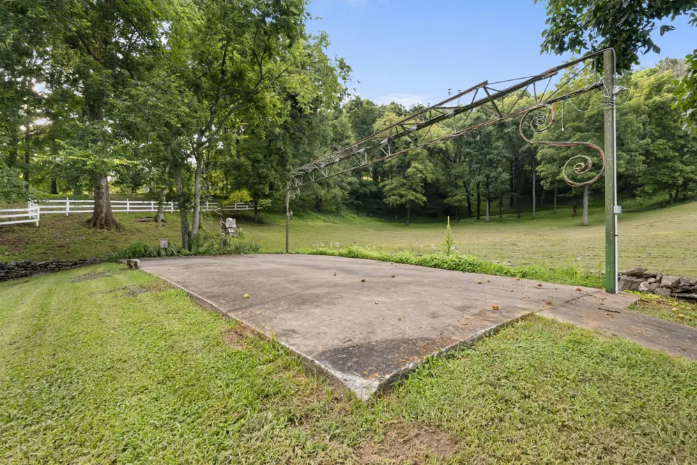 54 Warden Rd Fayetteville, TN 37334