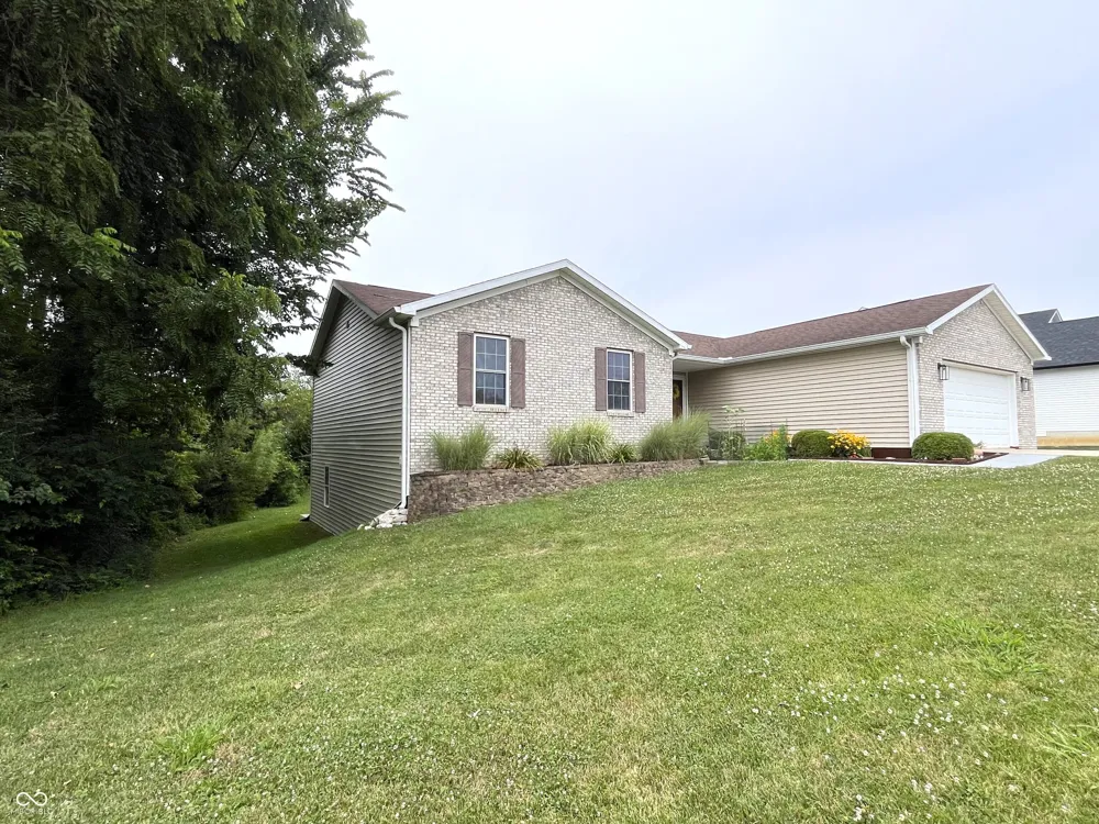 1041 Shadowlawn Avenue Greencastle, IN 46135
