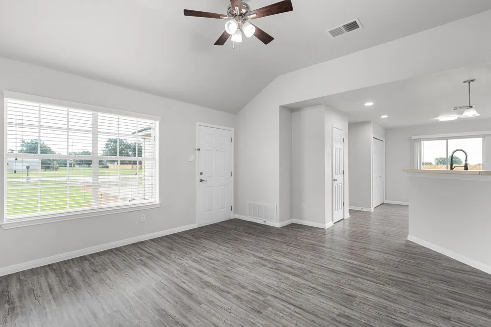 407 E Pietzsch Street Bartlett, TX 76511