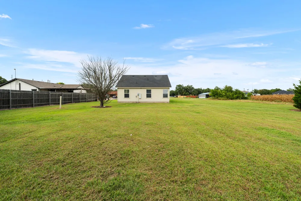 407 E Pietzsch Street Bartlett, TX 76511