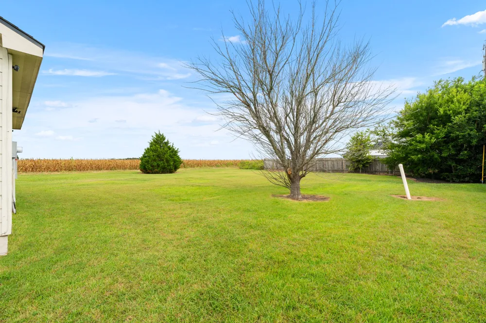 407 E Pietzsch Street Bartlett, TX 76511