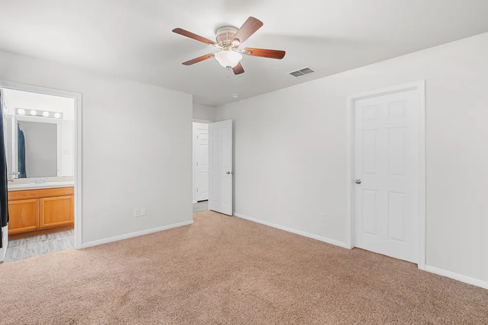 407 E Pietzsch Street Bartlett, TX 76511