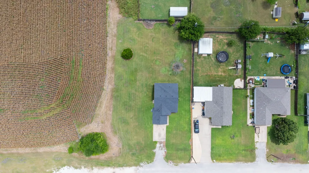 407 E Pietzsch Street Bartlett, TX 76511