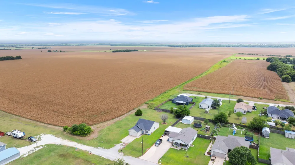407 E Pietzsch Street Bartlett, TX 76511