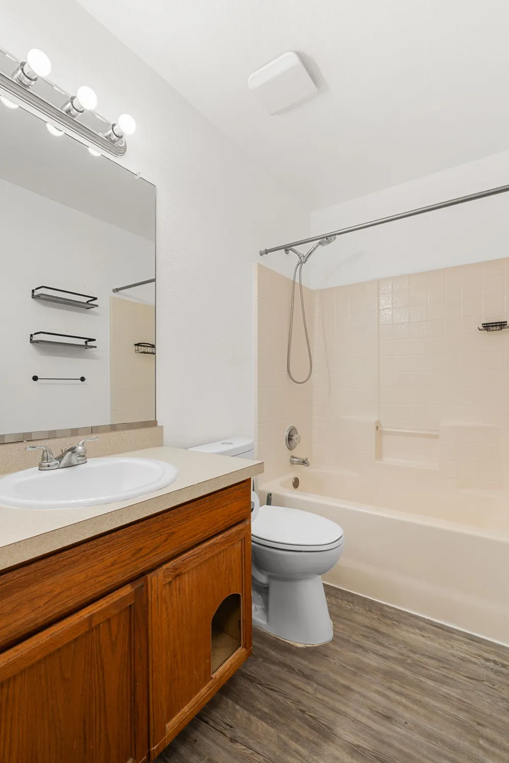 407 E Pietzsch Street Bartlett, TX 76511