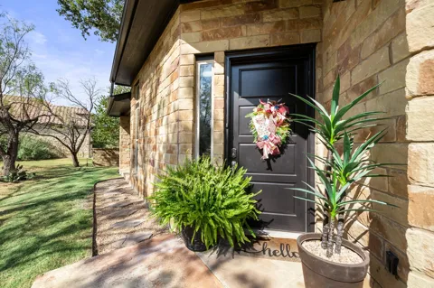 2606 Deep Canyon