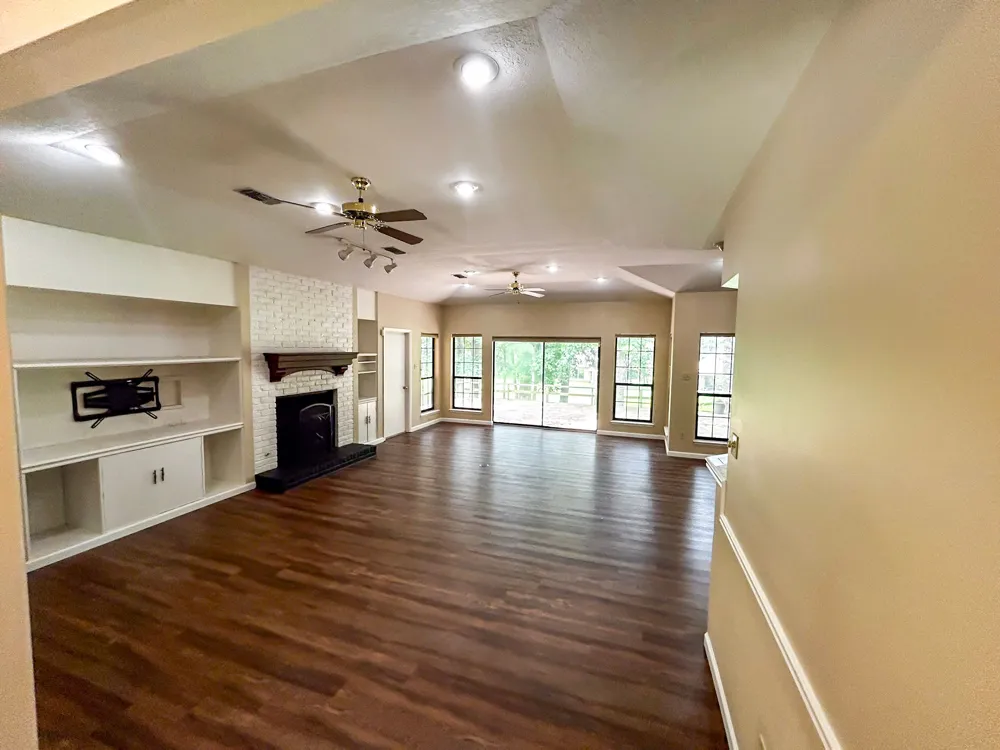 813 River Oaks Drive Huntsville, TX 77340