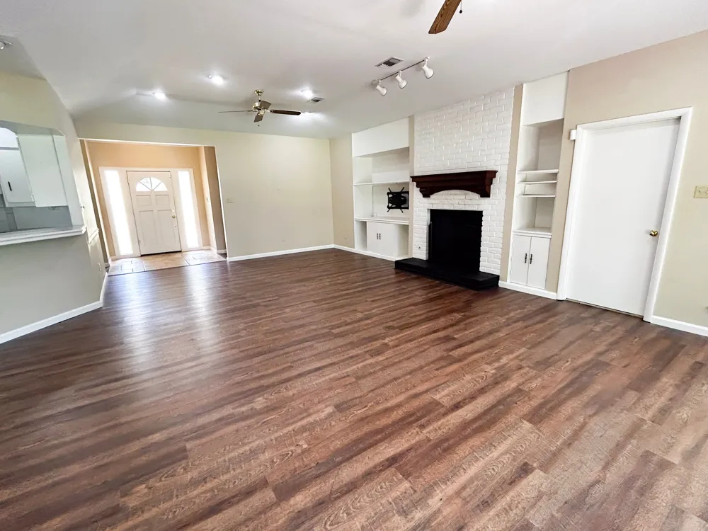 813 River Oaks Drive Huntsville, TX 77340