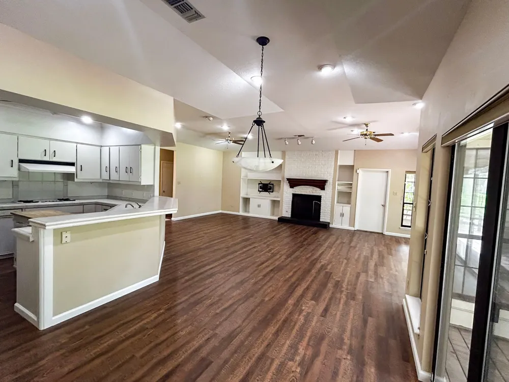 813 River Oaks Drive Huntsville, TX 77340