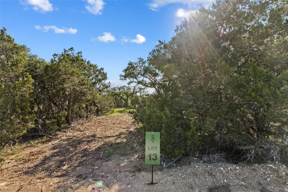 13 Ridgeway Trail Johnson City, TX 78636
