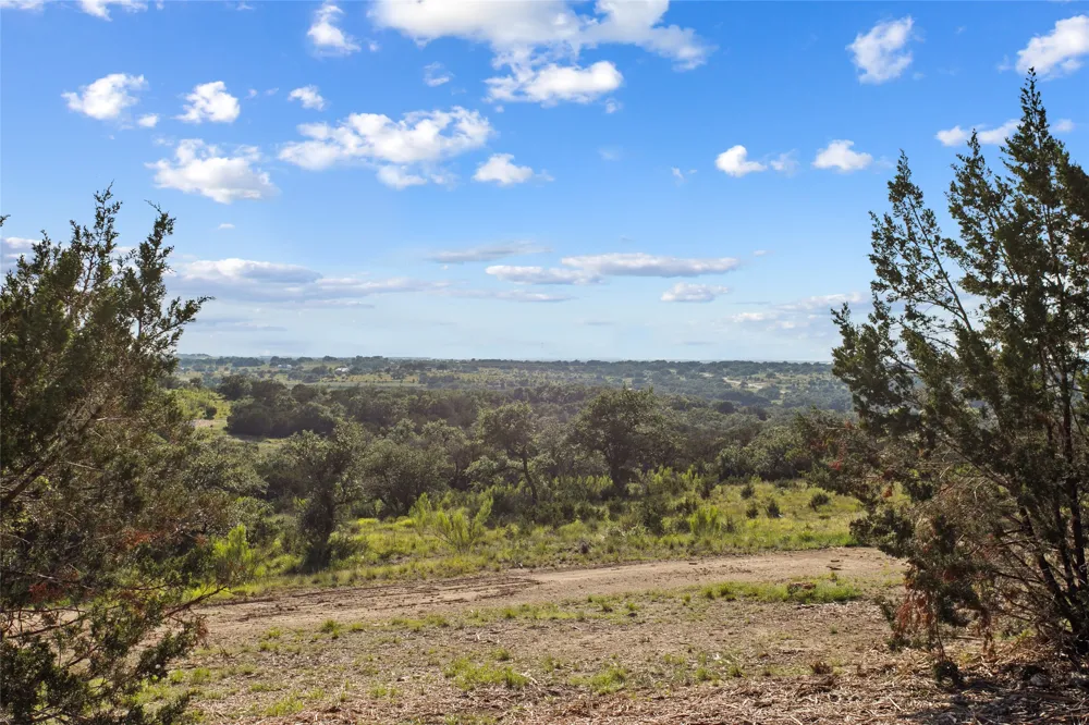 13 Ridgeway Trail Johnson City, TX 78636