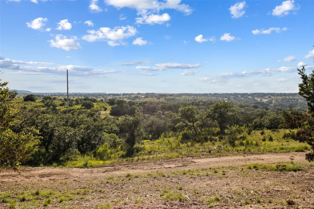 13 Ridgeway Trail Johnson City, TX 78636