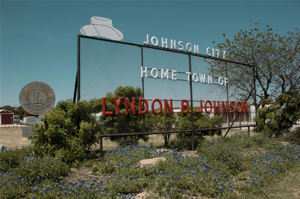 11 Ridgeway Trail Johnson City, TX 78636