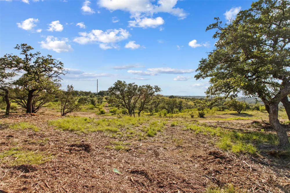 11 Ridgeway Trail Johnson City, TX 78636