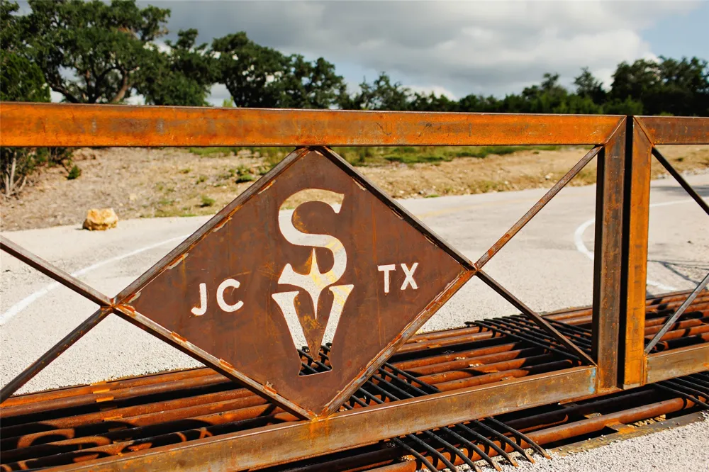 11 Ridgeway Trail Johnson City, TX 78636