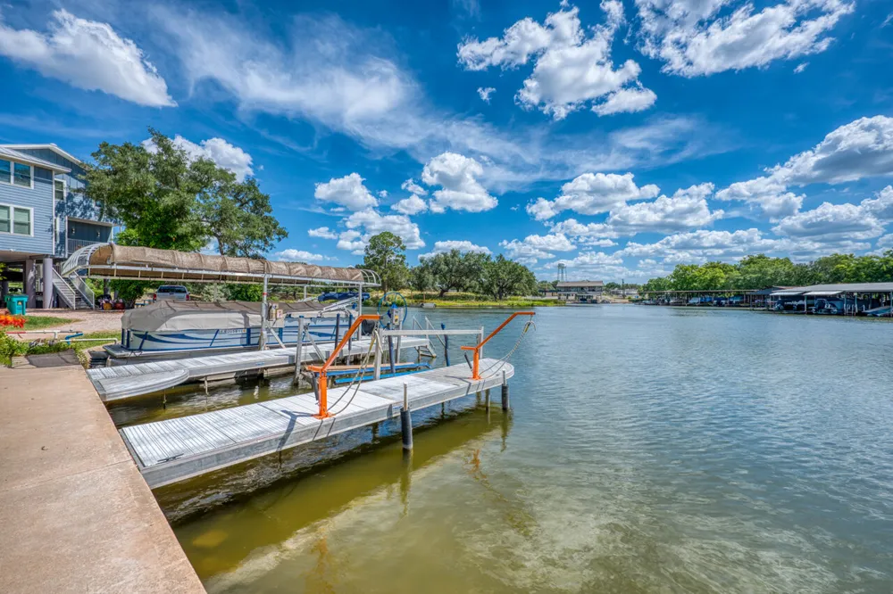 1605 Glencove Drive Kingsland, TX 78639