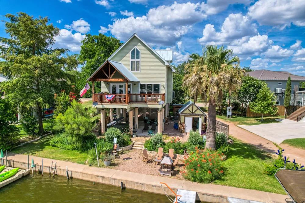1605 Glencove Drive Kingsland, TX 78639