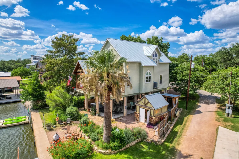 1605 Glencove Drive Kingsland, TX 78639